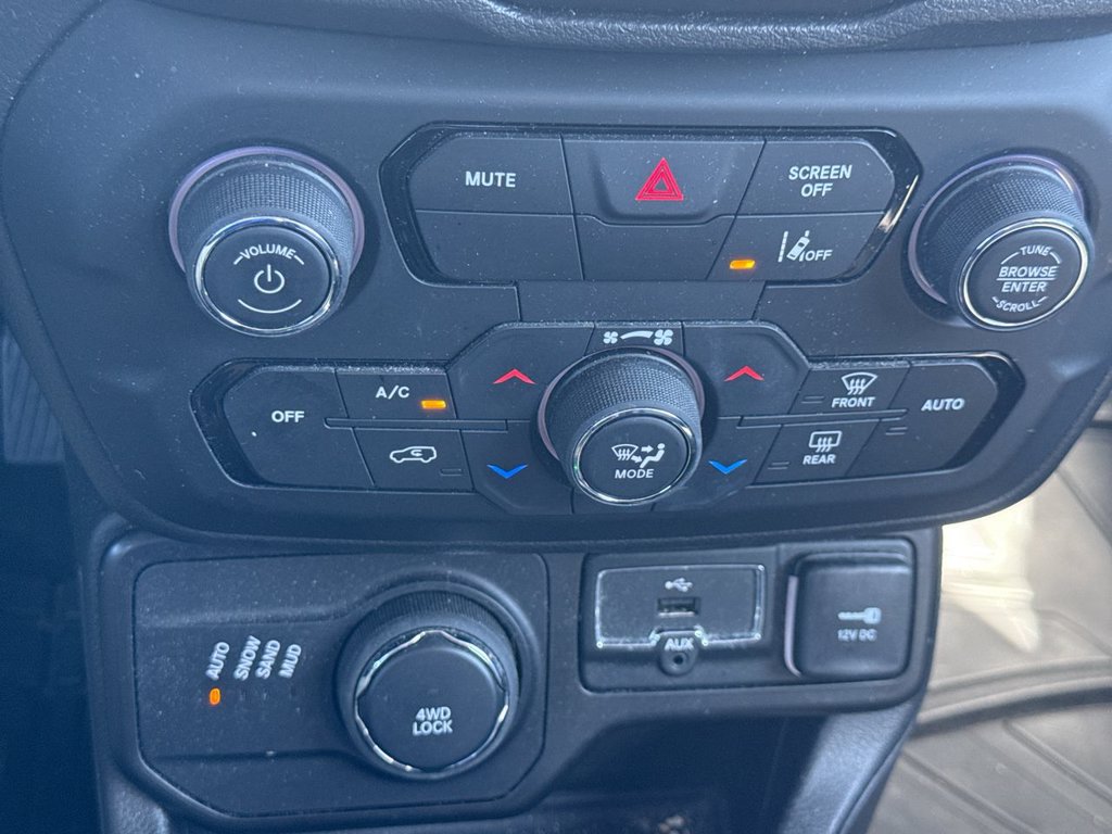 Used 2021 Jeep Renegade Limited AWD/4WD image 30