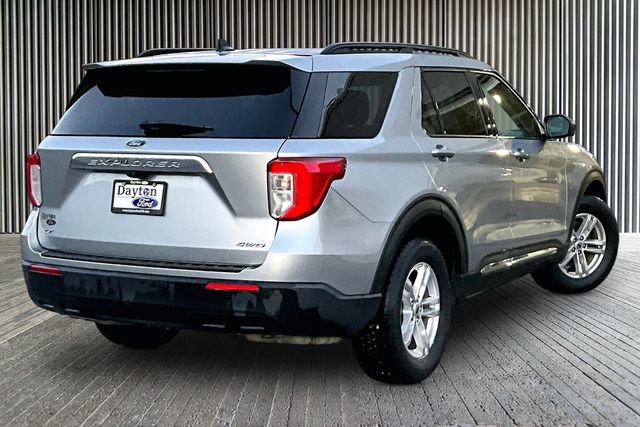 Used 2022 Ford Explorer XLT image 2