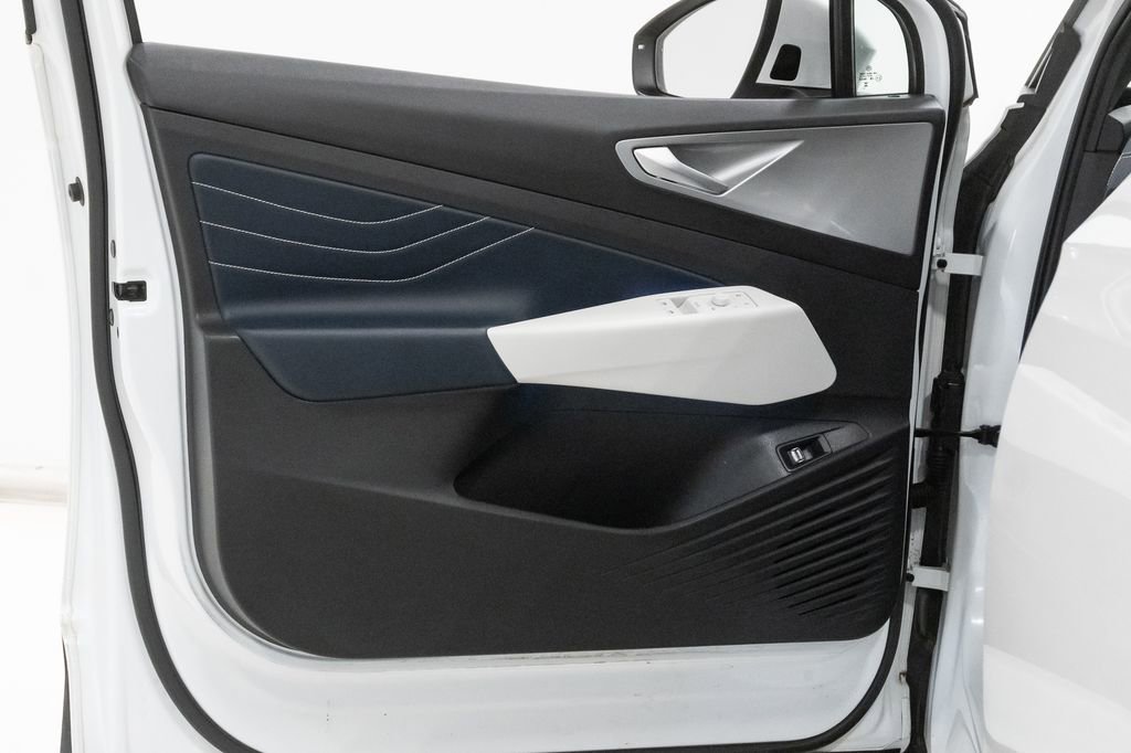 Used 2023 Volkswagen ID.4 Pro S image 9