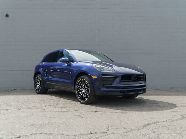 Certified 2026 Porsche Macan AWD/4WD image 9