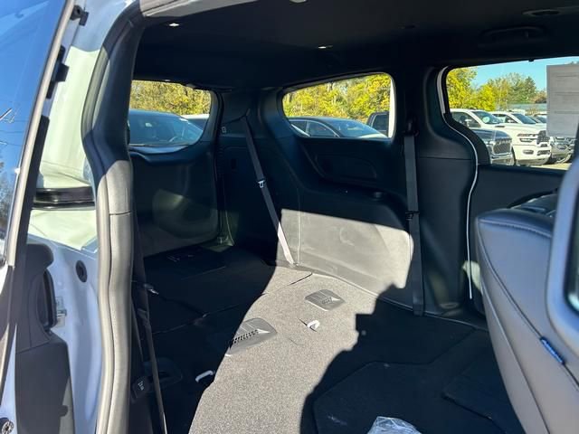 New 2026 Chrysler Pacifica Select image 28