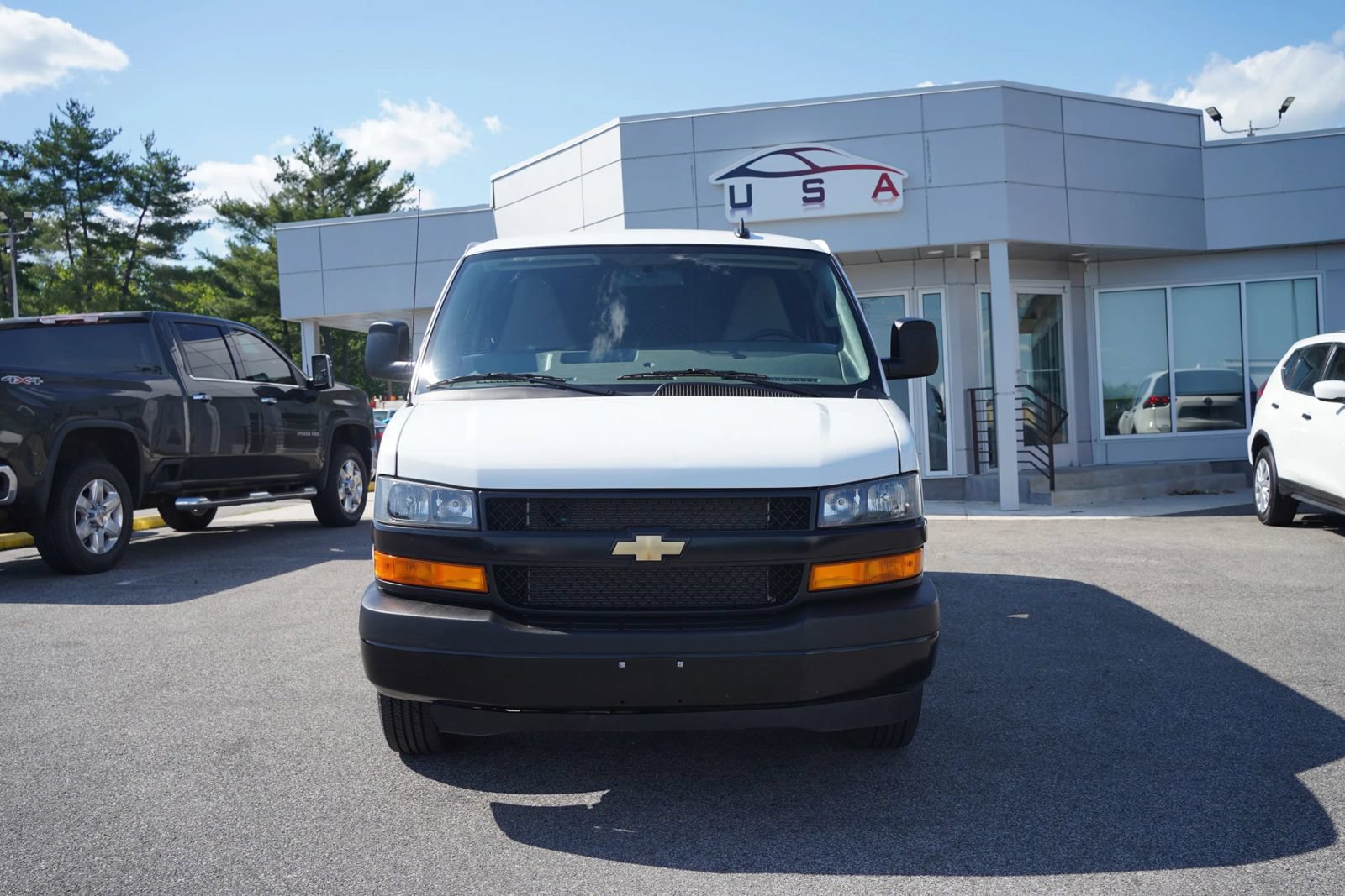 Used 2025 Chevrolet Express 2500 w/ Communications Package RWD image 2