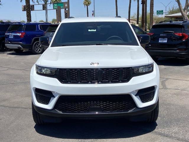 Used 2023 Jeep Grand Cherokee Altitude AWD/4WD image 3