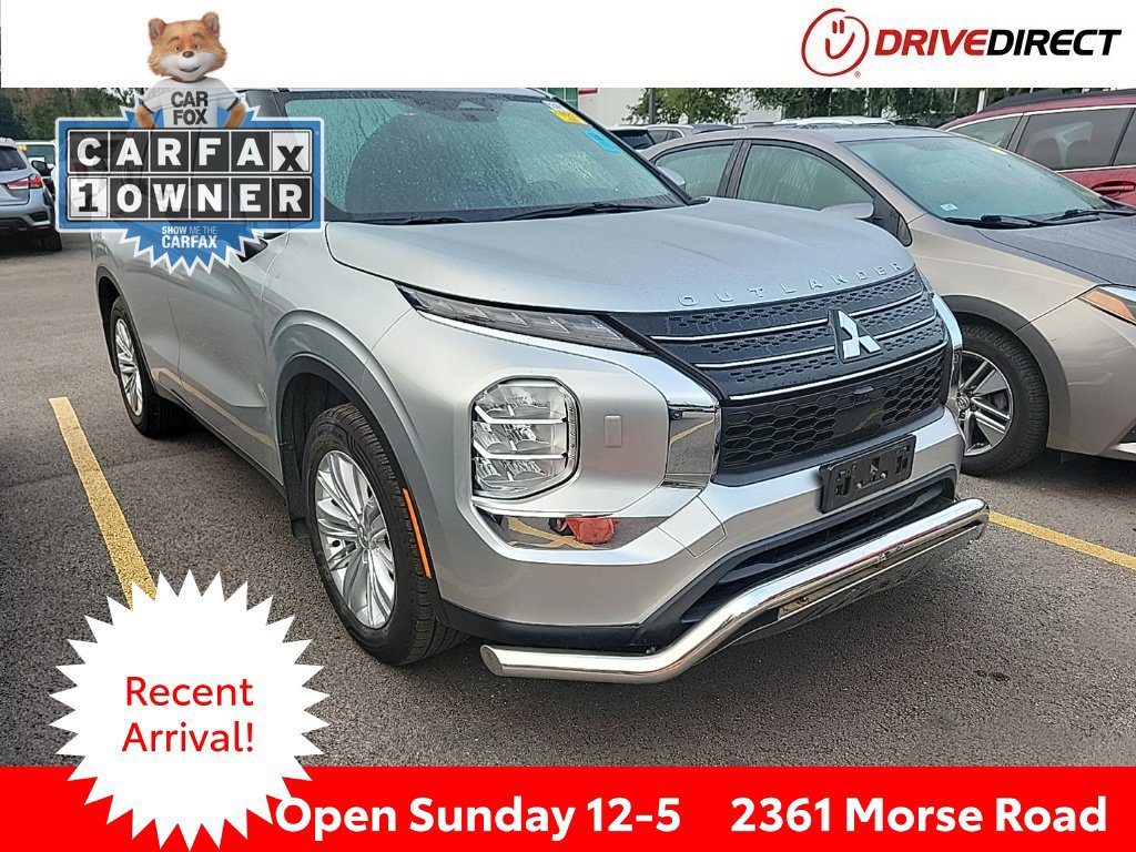 Used 2023 Mitsubishi Outlander ES AWD/4WD image 1
