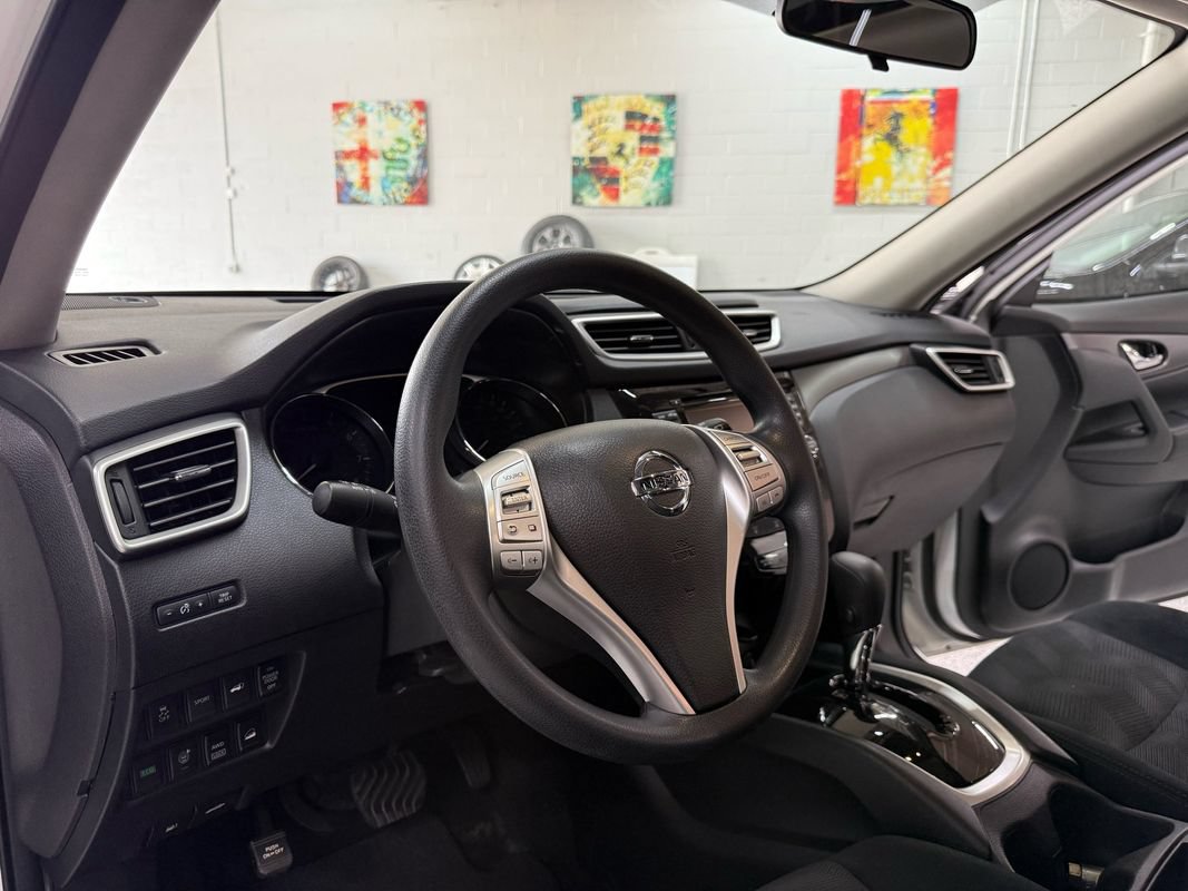 Used 2016 Nissan Rogue SV AWD/4WD image 10