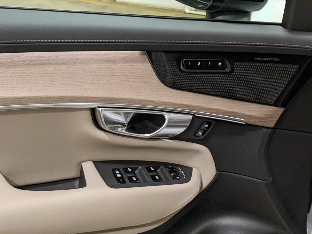 New 2026 Volvo XC90 B6 Ultra w/ Protection Package Premier AWD/4WD image 10