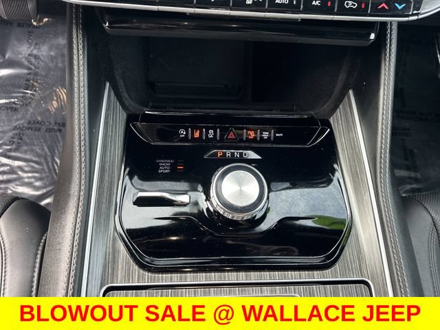 Certified 2024 Jeep Wagoneer Series II w/ Flexible Seating Group AWD/4WD image 22