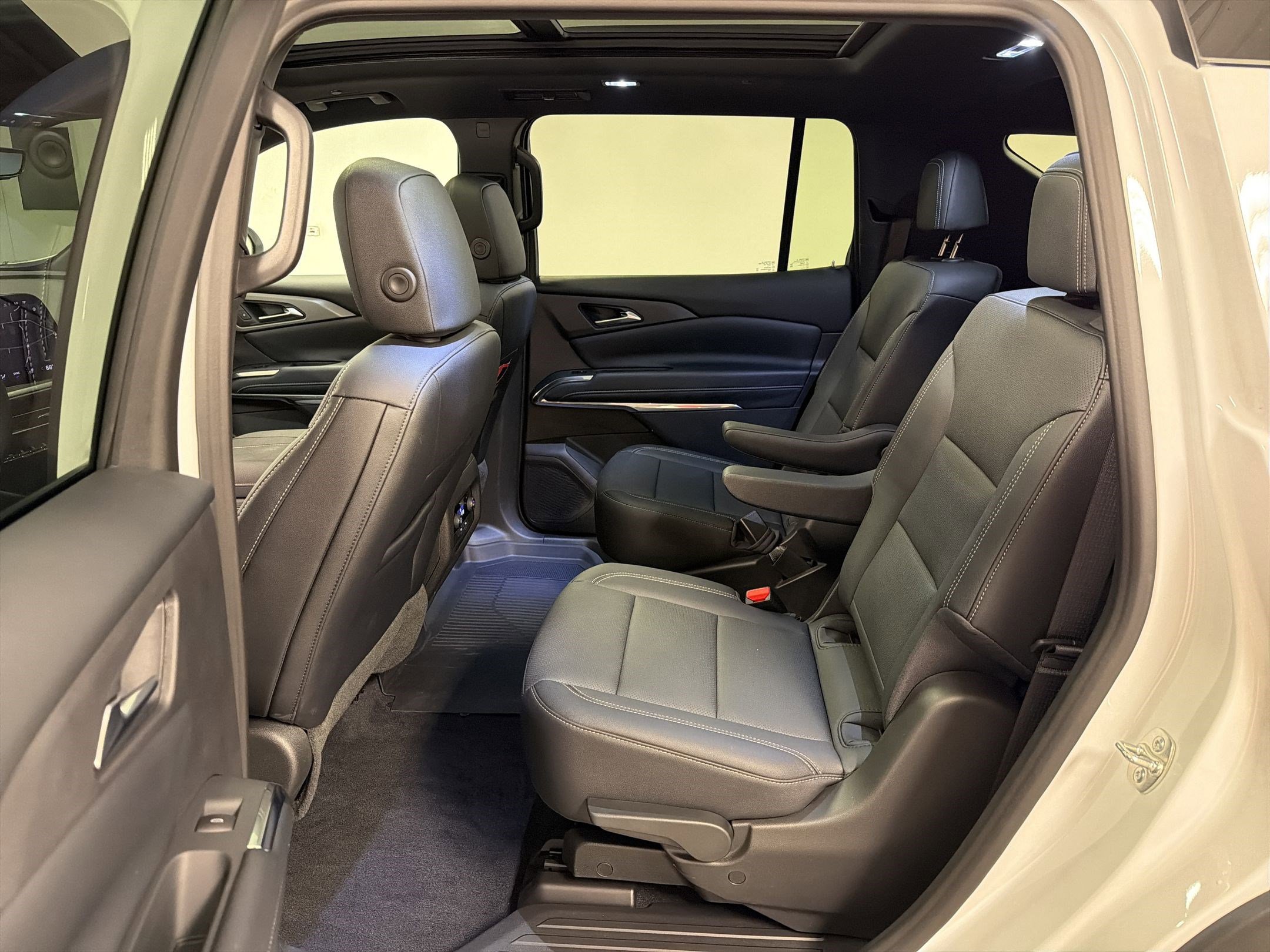 New 2026 Chevrolet Traverse LT w/ Sun and Wheel Package image 15