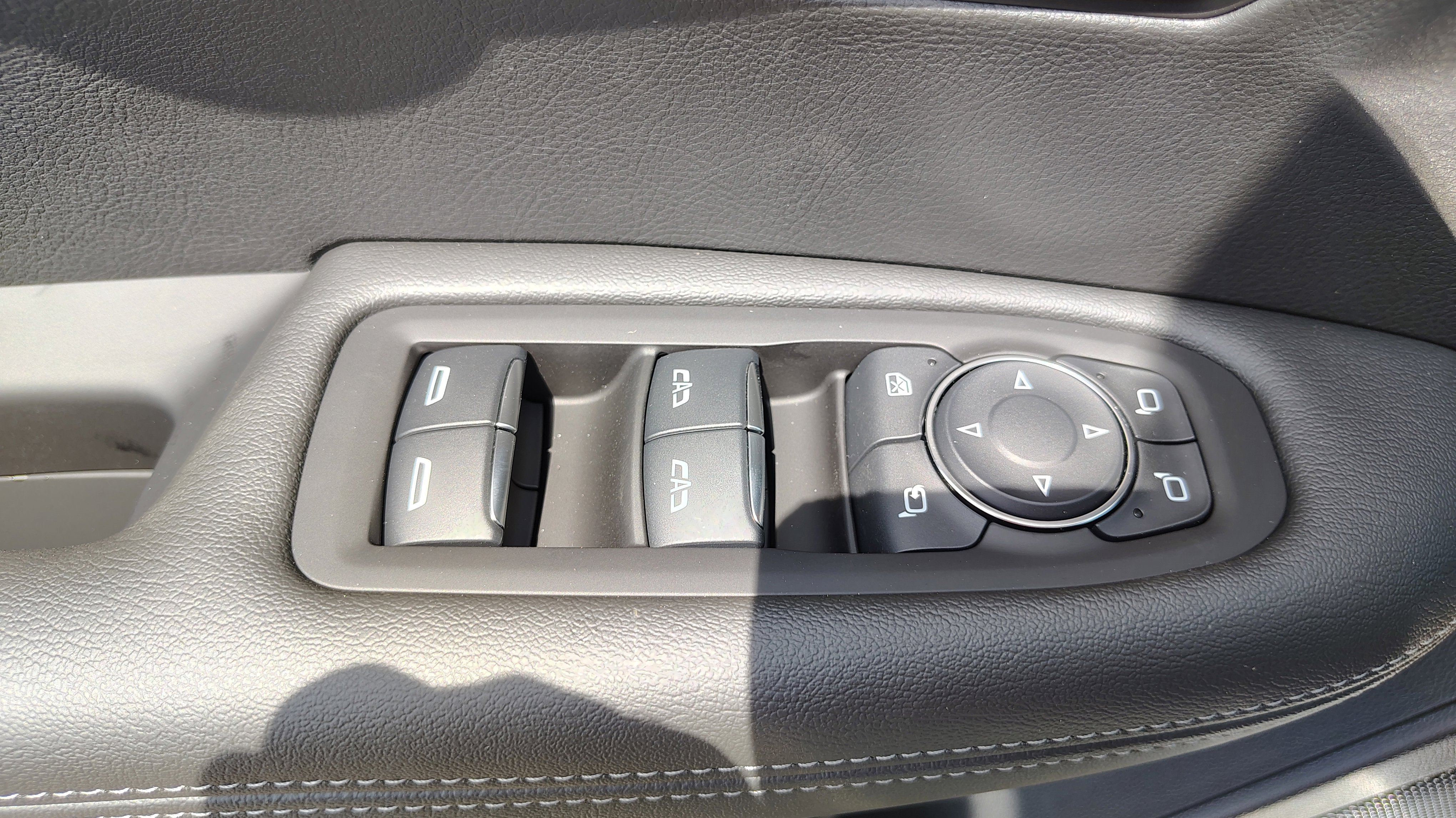 New 2025 Cadillac XT6 Luxury w/ LPO, Premium Carpet Package image 13