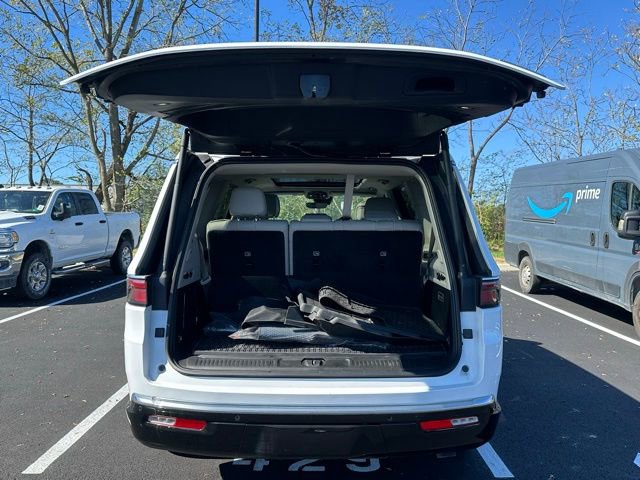 Used 2024 Jeep Wagoneer Series III w/ Premium Group I image 16