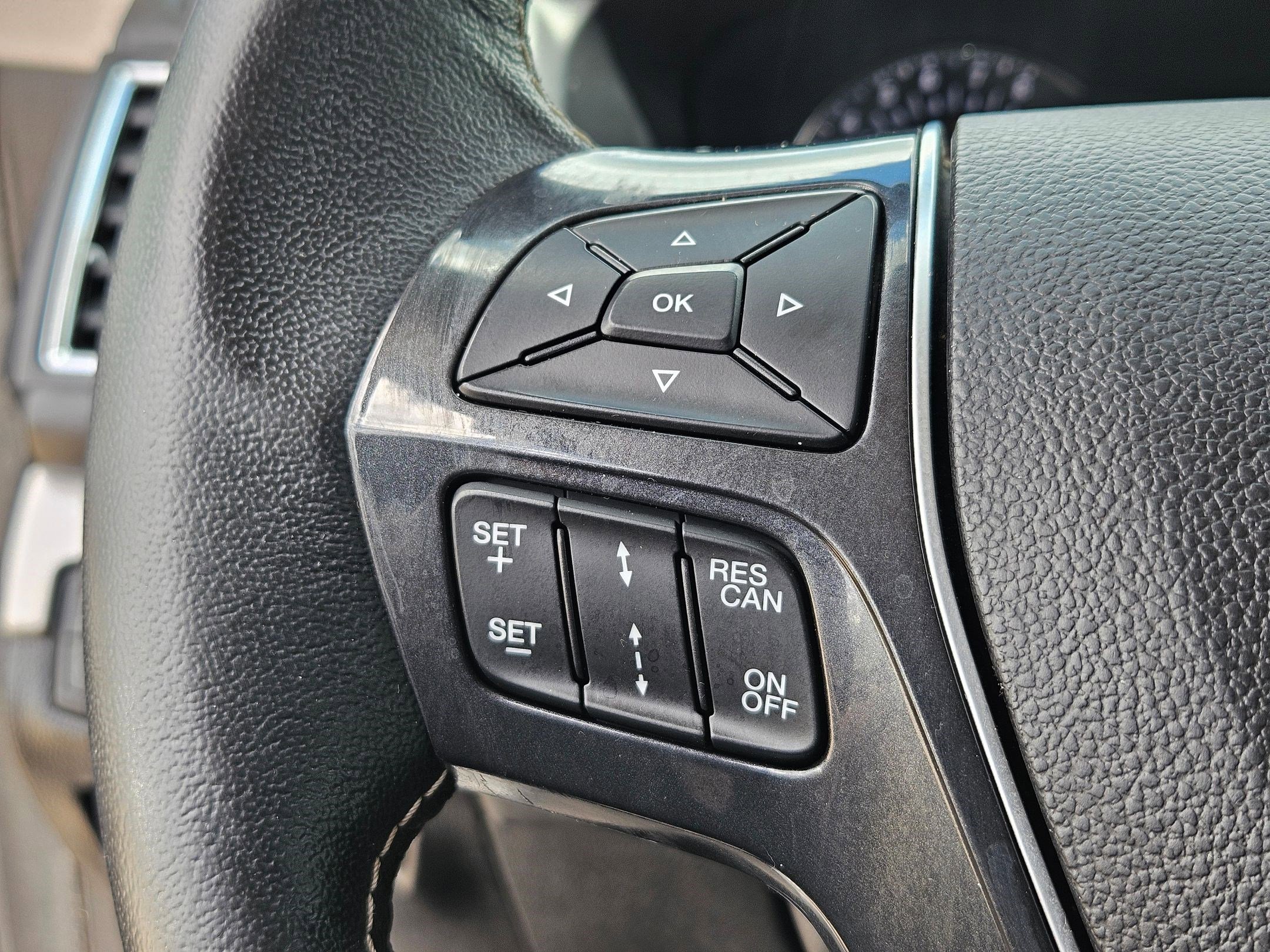 Used 2019 Ford Explorer Platinum image 17