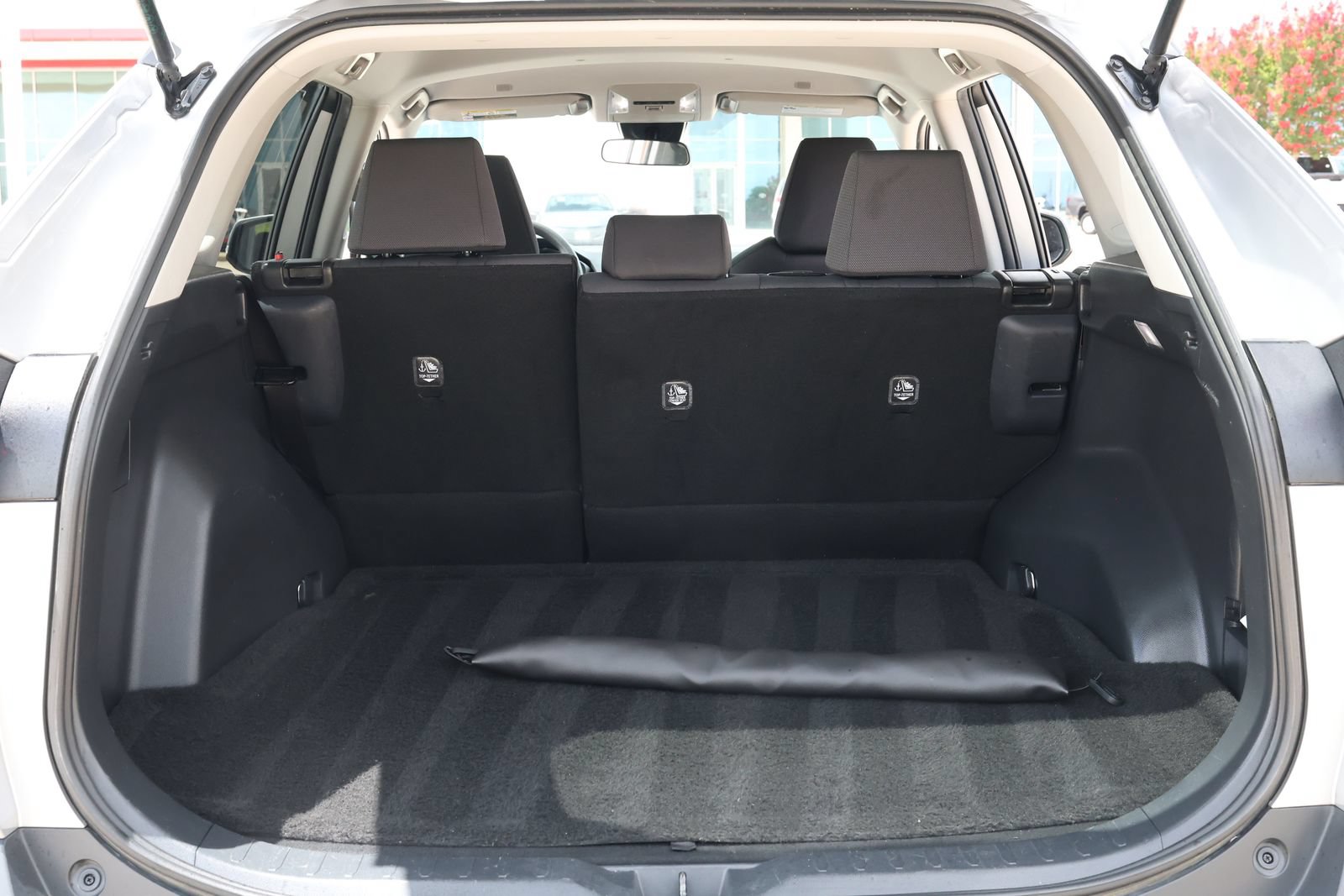 Used 2024 Toyota RAV4 XLE FWD image 32