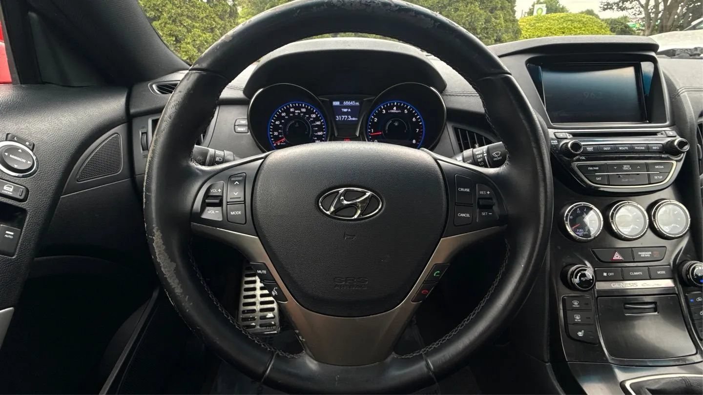 Used 2014 Hyundai Genesis 3.8 RWD image 31