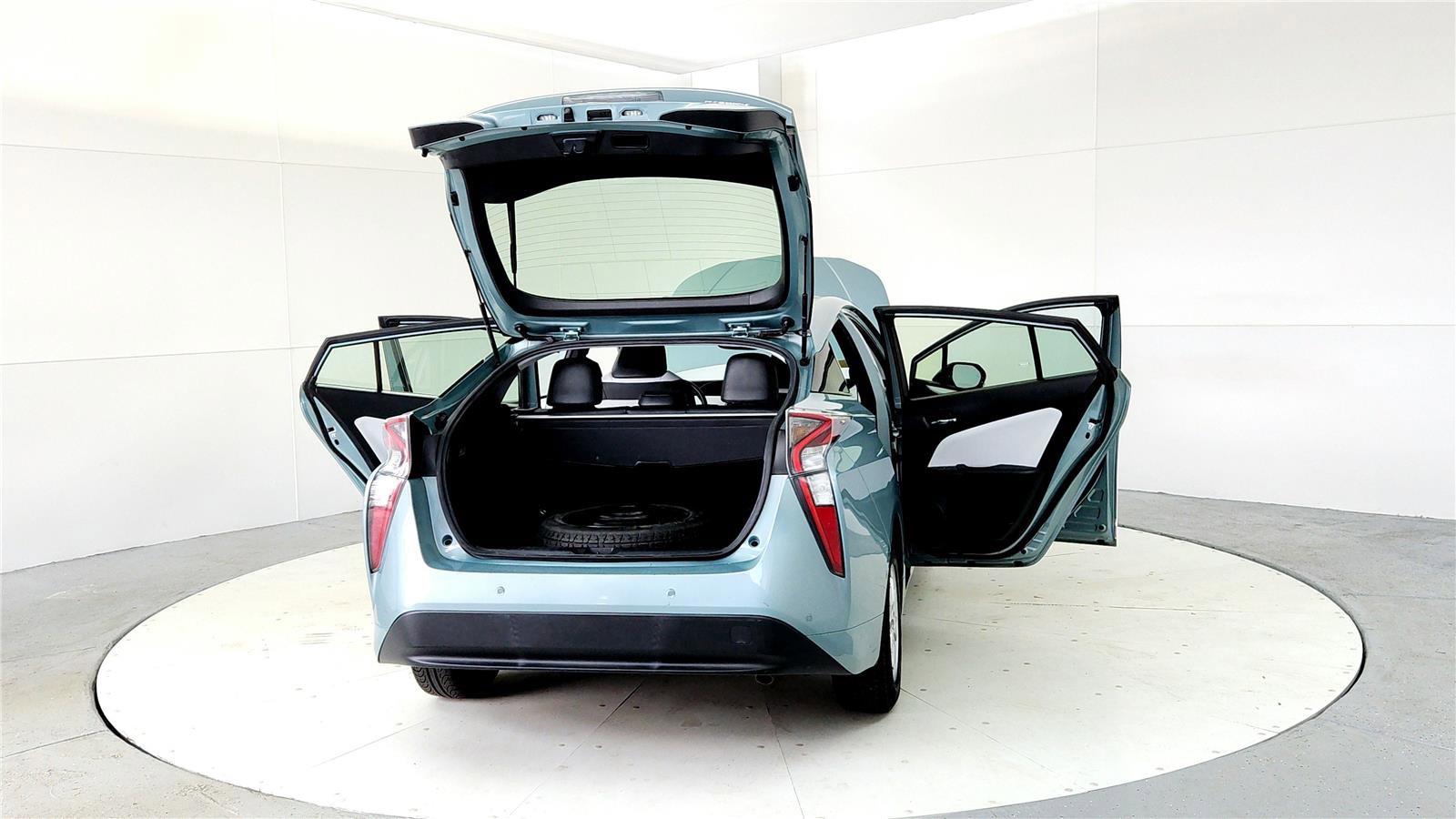 Used 2016 Toyota Prius Four image 11