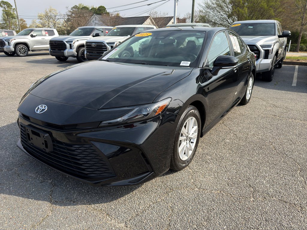 Used 2025 Toyota Camry LE image 4