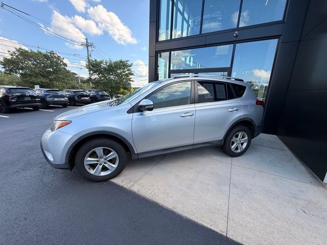 Used 2013 Toyota RAV4 XLE AWD/4WD image 3