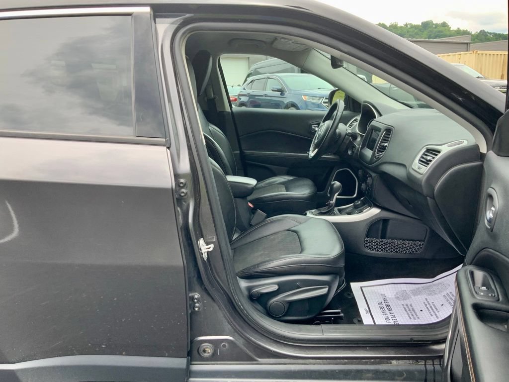 Used 2019 Jeep Compass Latitude w/ Popular Equipment Group AWD/4WD image 24