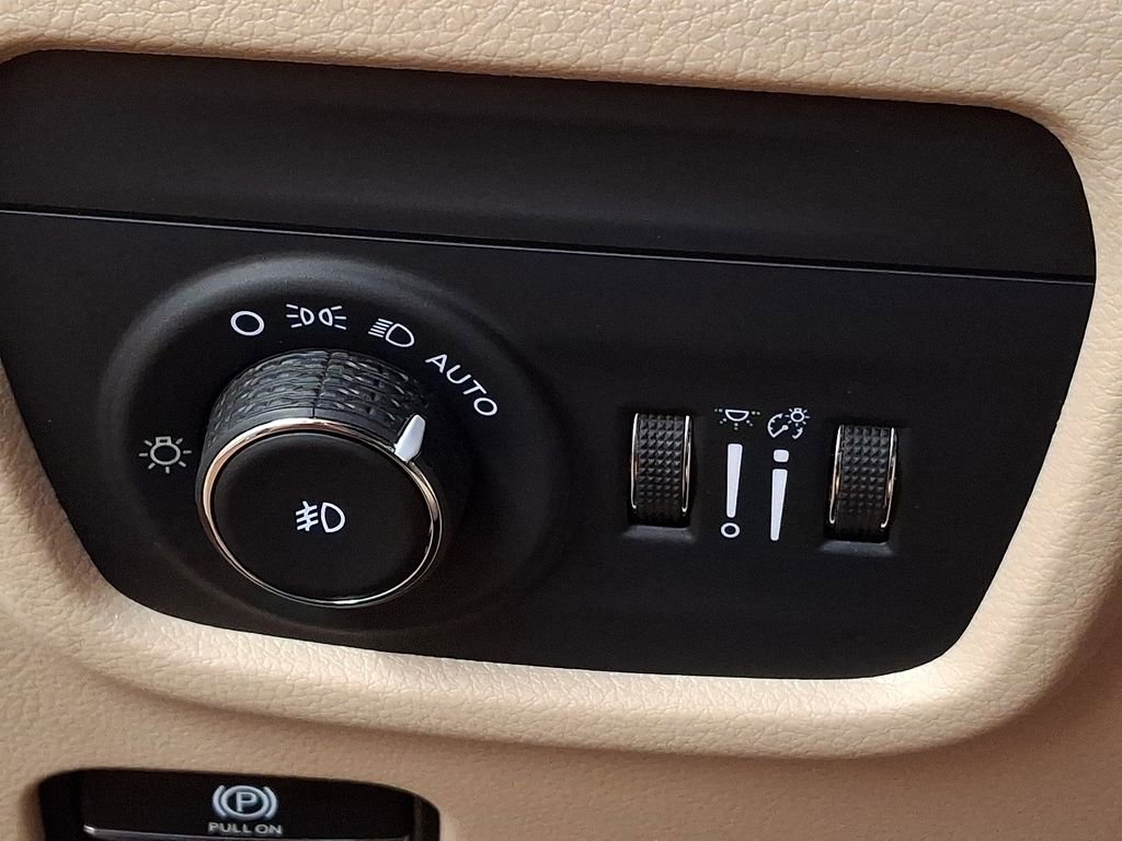 Used 2022 Jeep Grand Cherokee L Limited image 22