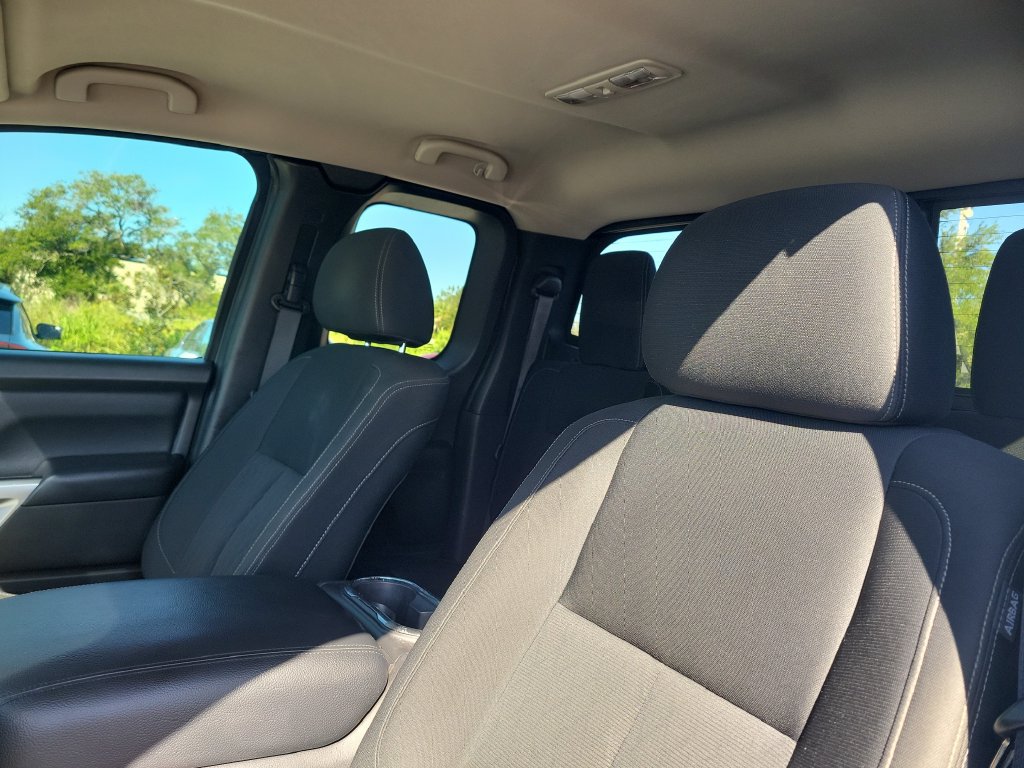 Used 2018 Nissan Titan SV w/ SV Convenience Package RWD image 21