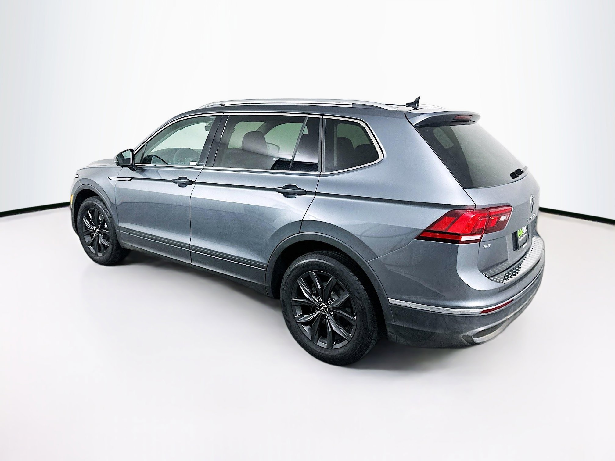 Used 2024 Volkswagen Tiguan SE image 5