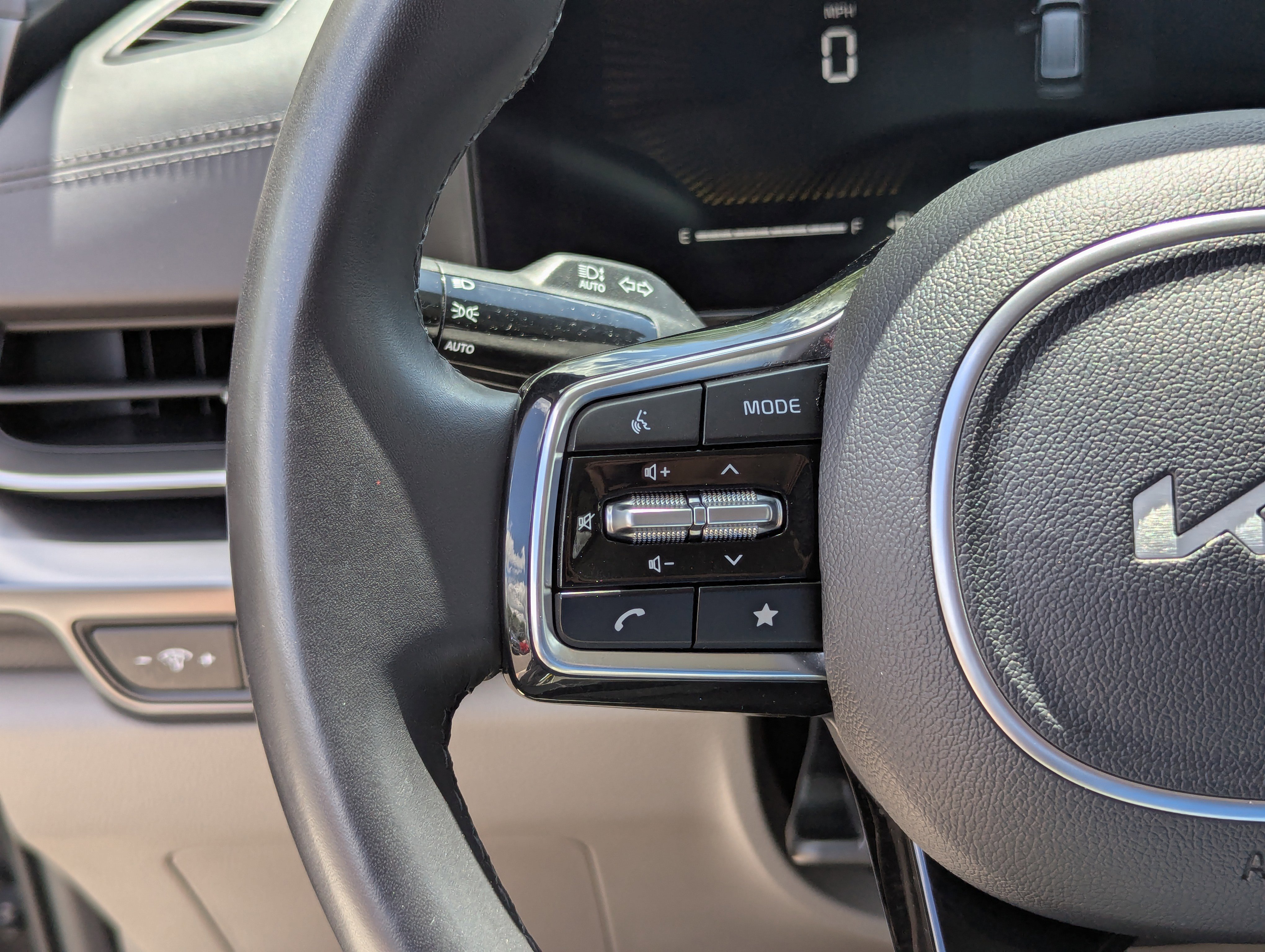 Certified 2025 Kia Carnival image 30