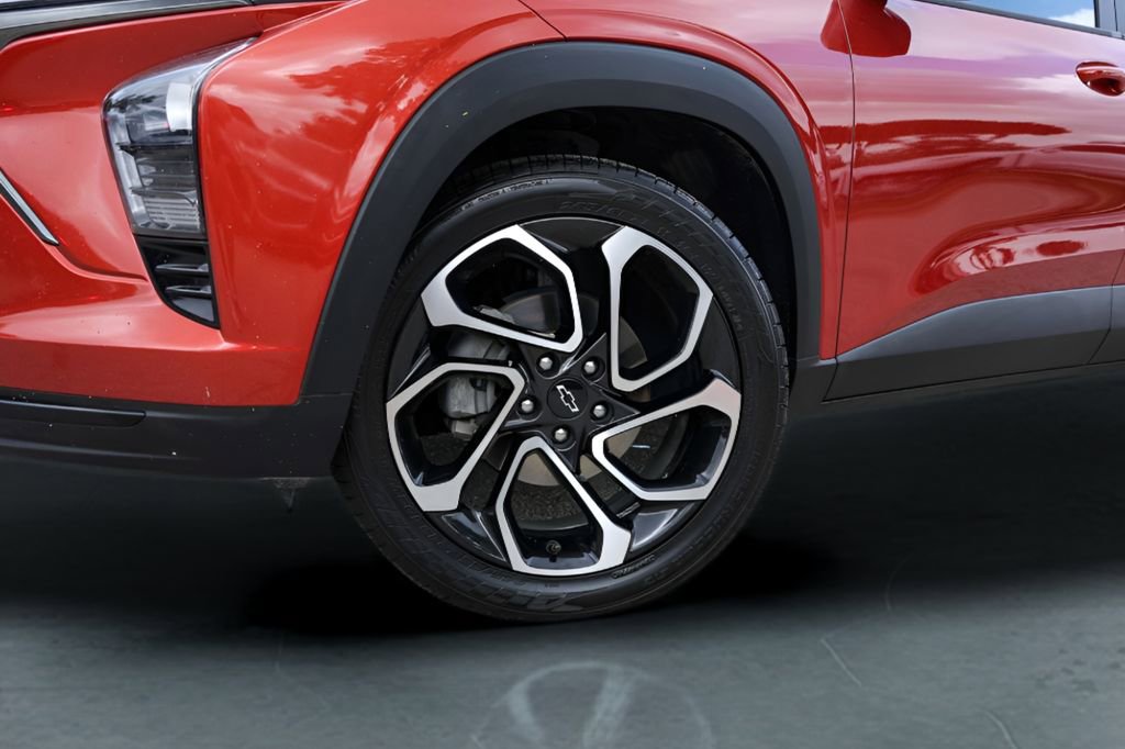 Used 2024 Chevrolet Trax RS w/ Sunroof Package FWD image 4