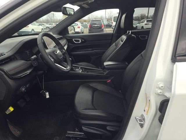 Used 2025 Jeep Compass Trailhawk image 9