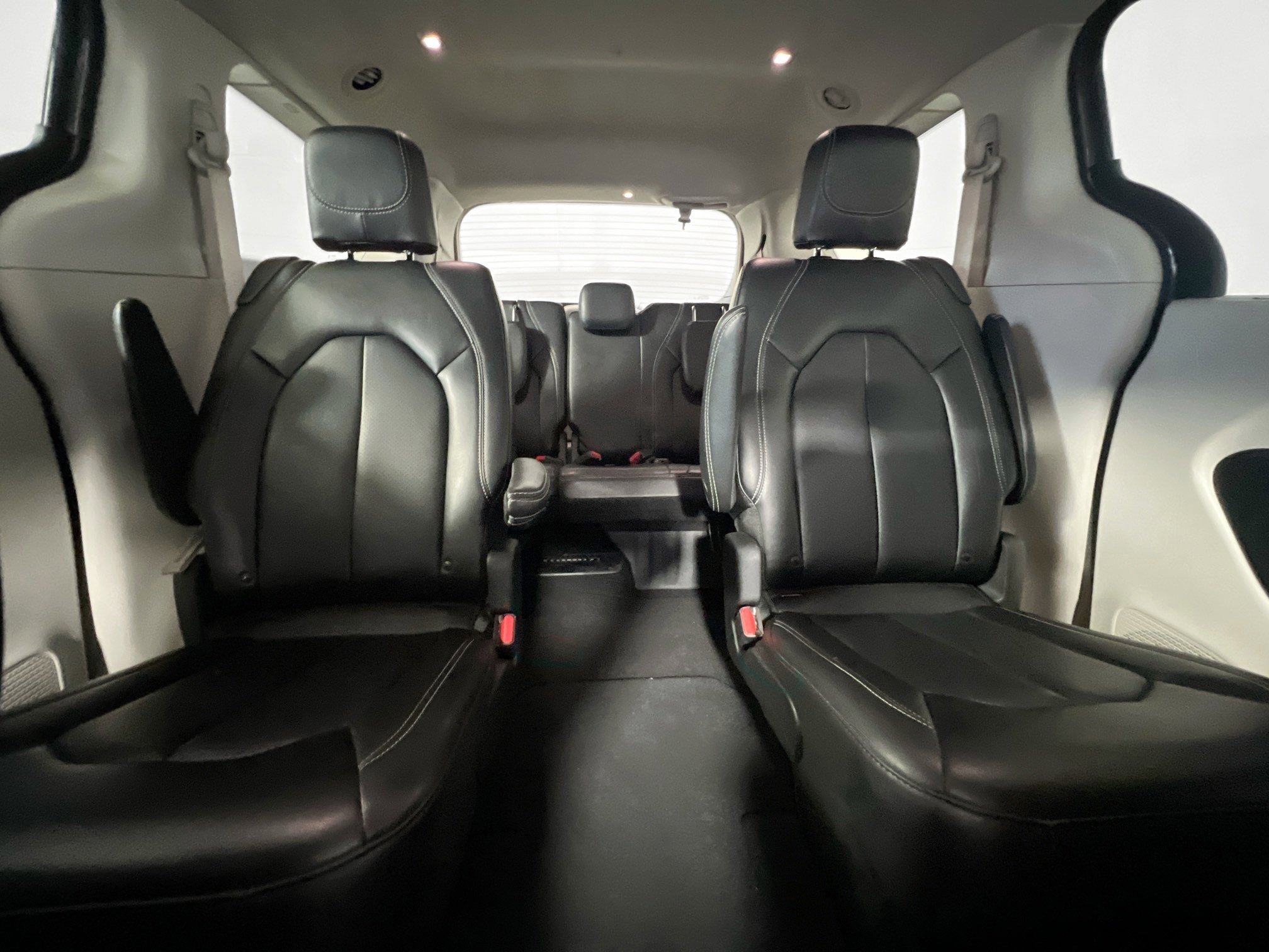 Used 2023 Chrysler Pacifica Touring-L image 33