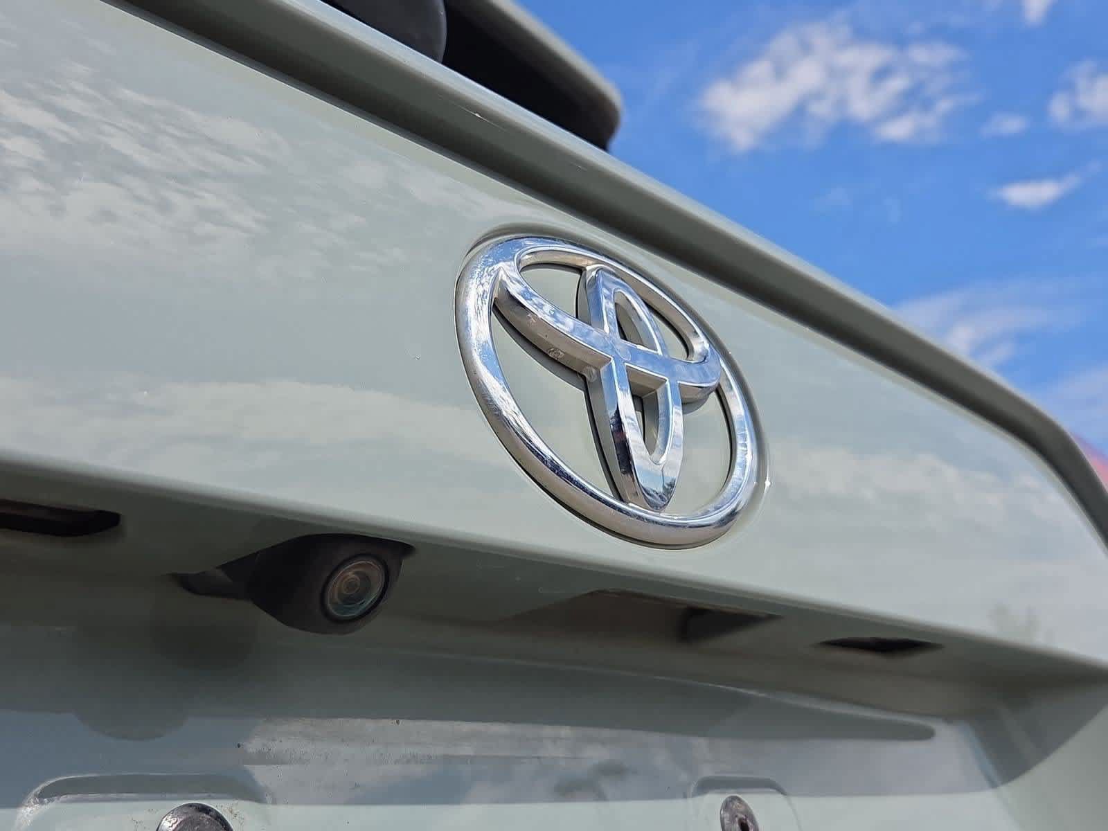 Used 2020 Toyota RAV4 XLE Premium FWD image 11