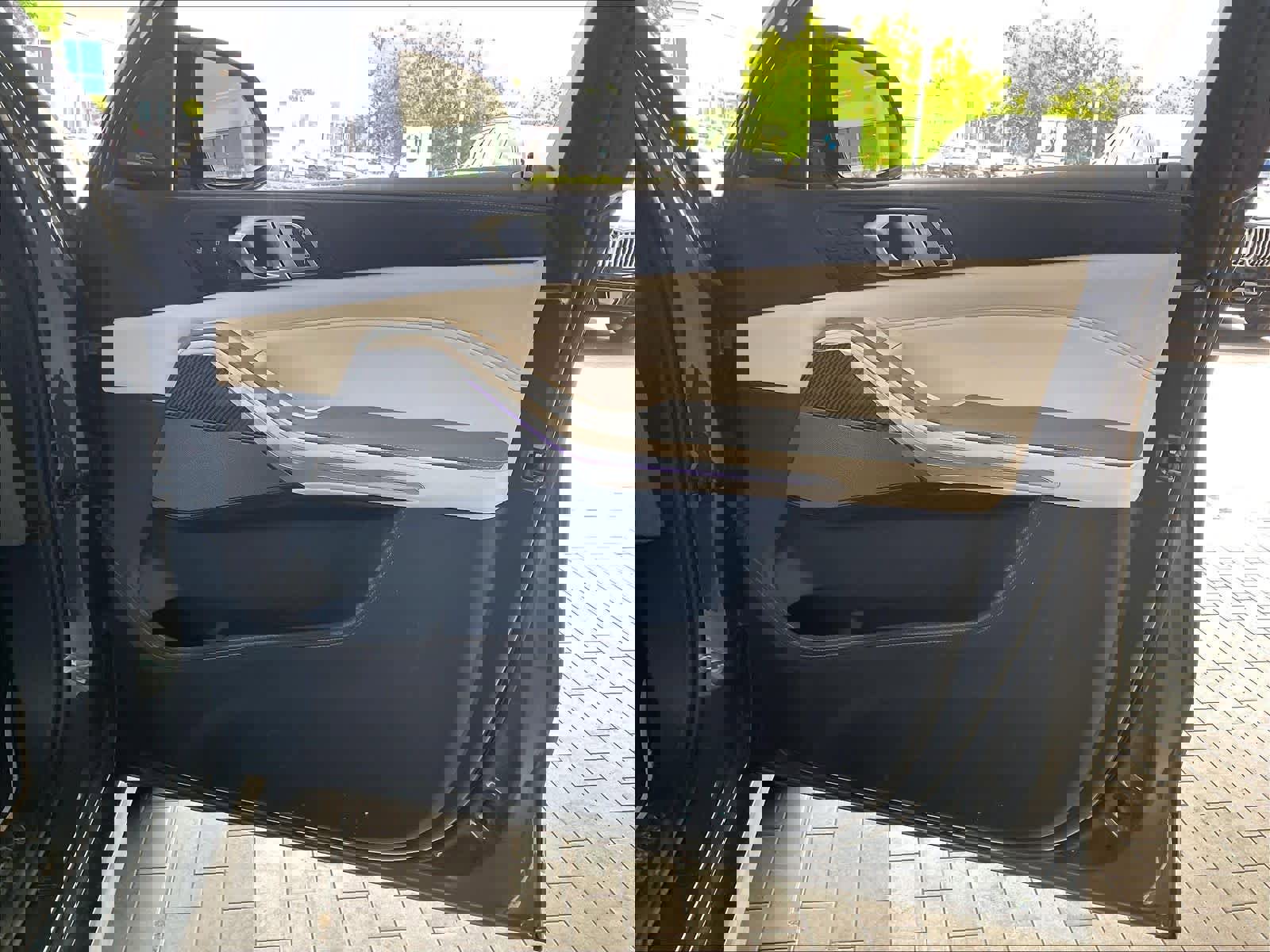 Used 2024 BMW X7 M60i w/ Executive Package image 24