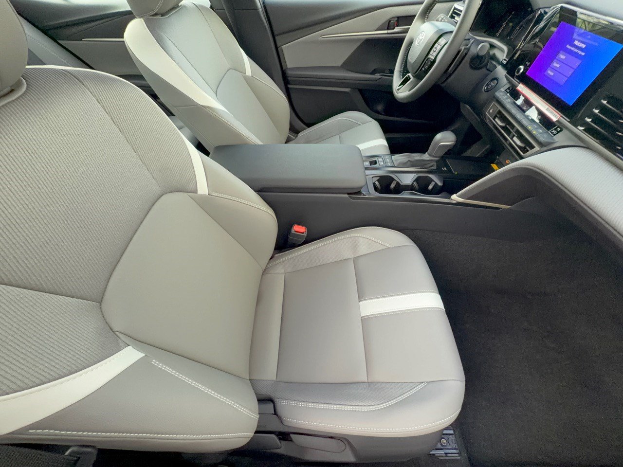 Used 2026 Toyota Camry SE FWD image 30