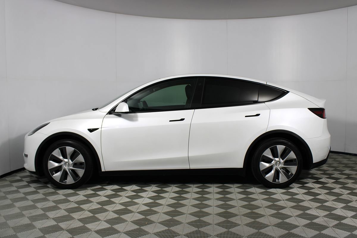Used 2021 Tesla Model Y Long Range AWD/4WD image 30