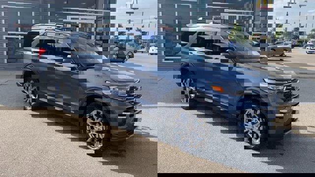 Certified 2021 Ford Explorer XLT w/ Equipment Group 202A image 3