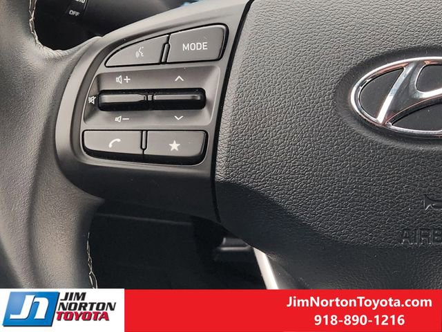 Used 2025 Hyundai Venue SEL image 28