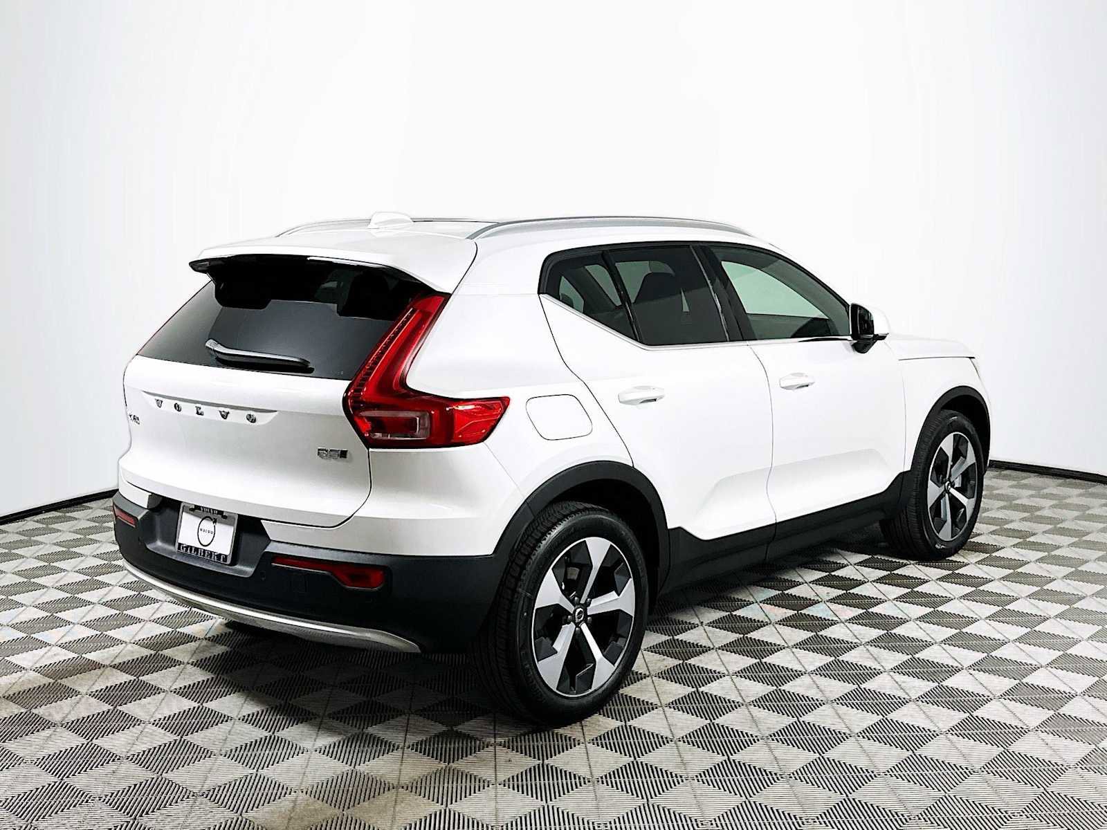 Used 2025 Volvo XC40 B5 Core w/ Protection Package Premier image 7
