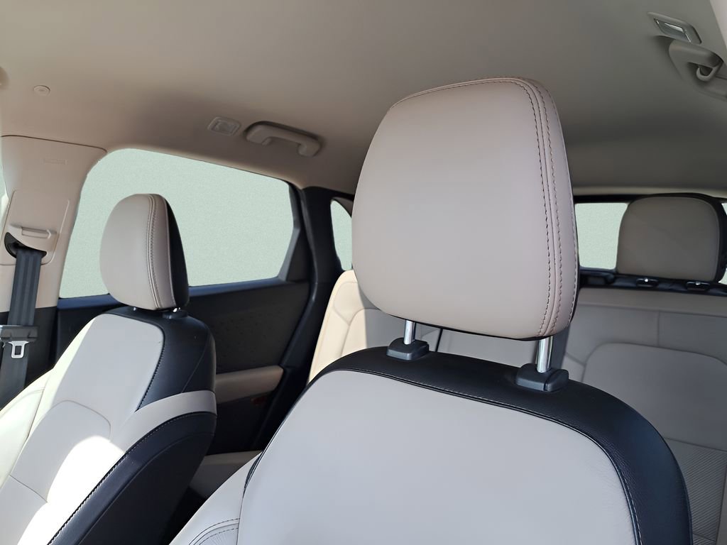 Used 2020 Ford Escape Titanium image 17