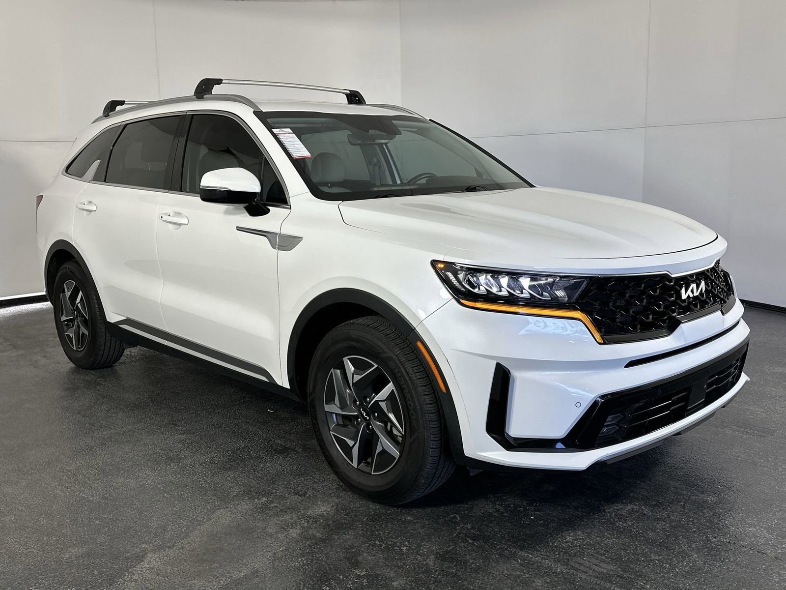 Used 2022 Kia Sorento EX image 2
