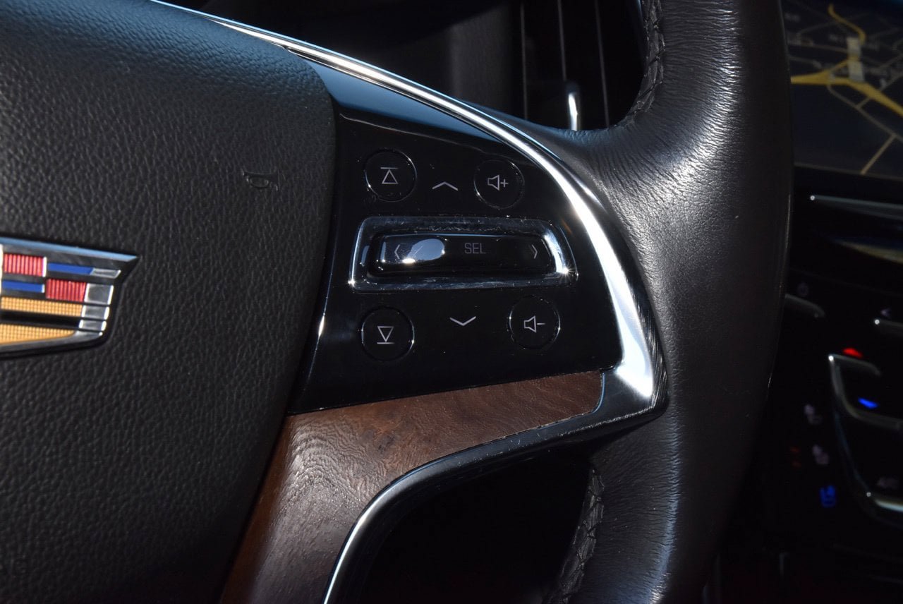 Used 2019 Cadillac Escalade Premium Luxury w/ Escalade Sport Edition AWD/4WD image 26
