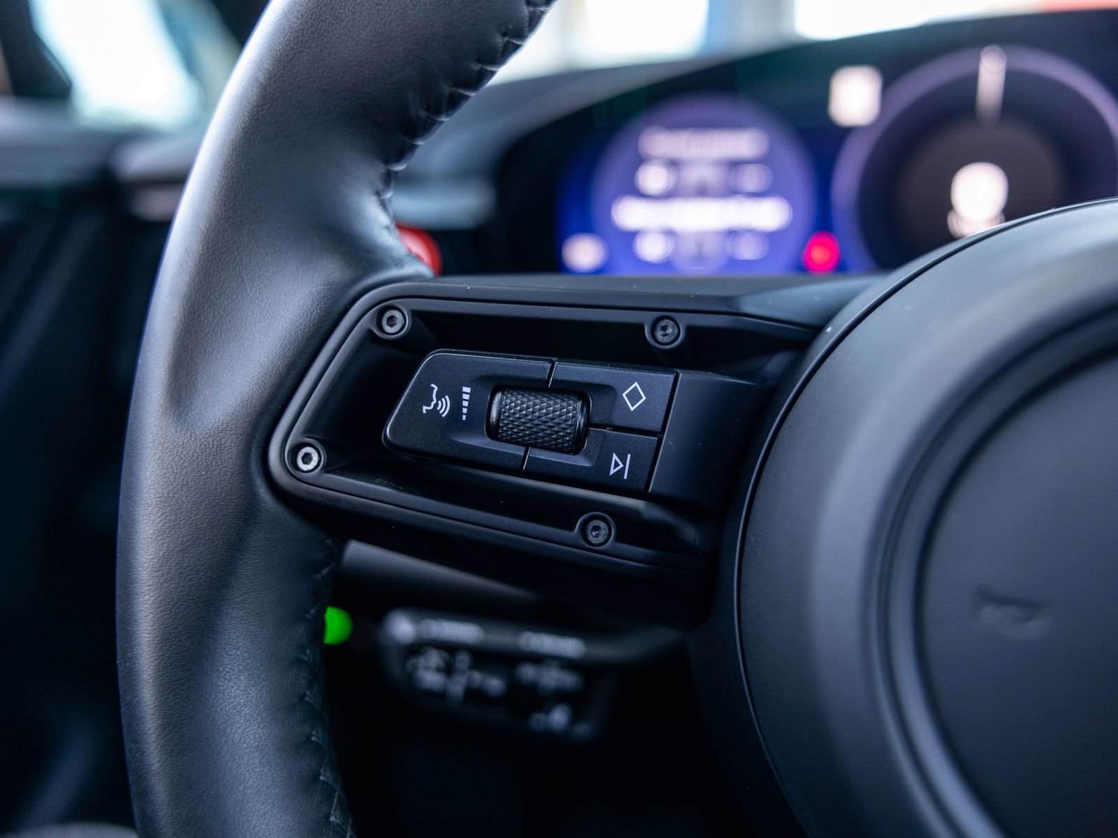 Certified 2025 Porsche Macan Electric RWD image 34