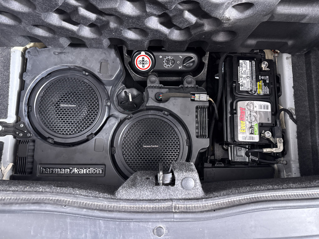 Used 2016 Dodge Challenger SRT w/ Technology Group image 9