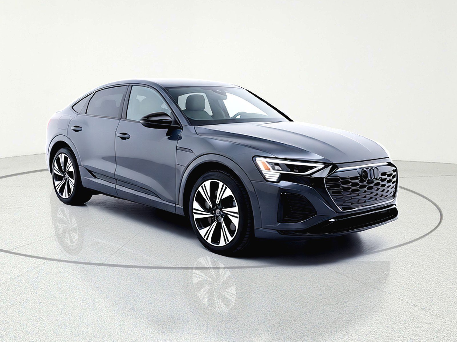 Used 2024 Audi Q8 e-tron Prestige w/ Prestige Package image 7