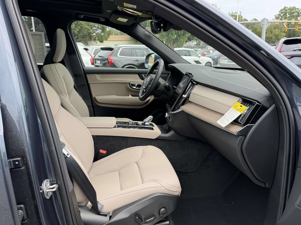 New 2026 Volvo XC90 B5 Plus w/ Protection Package AWD/4WD image 11