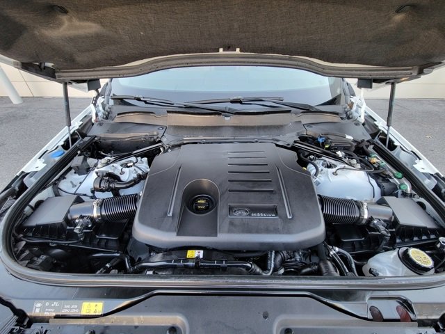 Used 2025 Land Rover Discovery Dynamic SE image 9