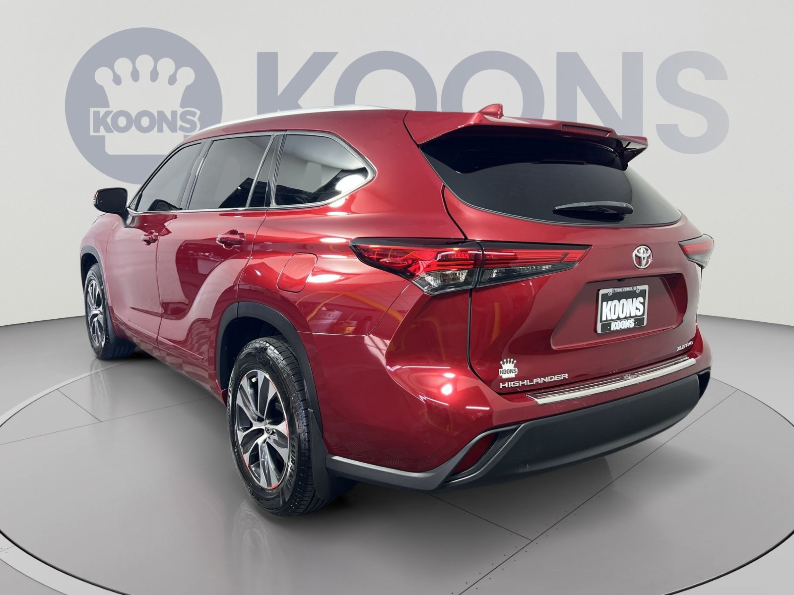 Used 2022 Toyota Highlander XLE AWD/4WD image 4