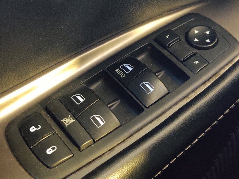 Used 2018 Dodge Journey Crossroad w/ Nav & Sun Group FWD image 27