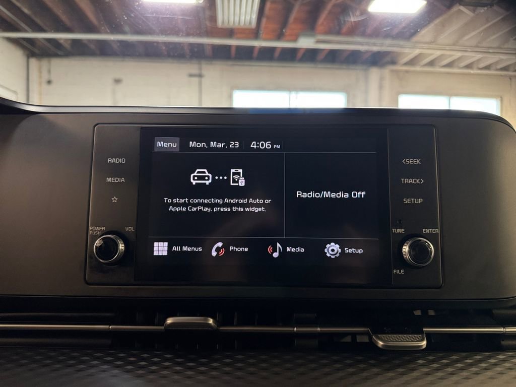 Used 2024 Kia Carnival LX image 19