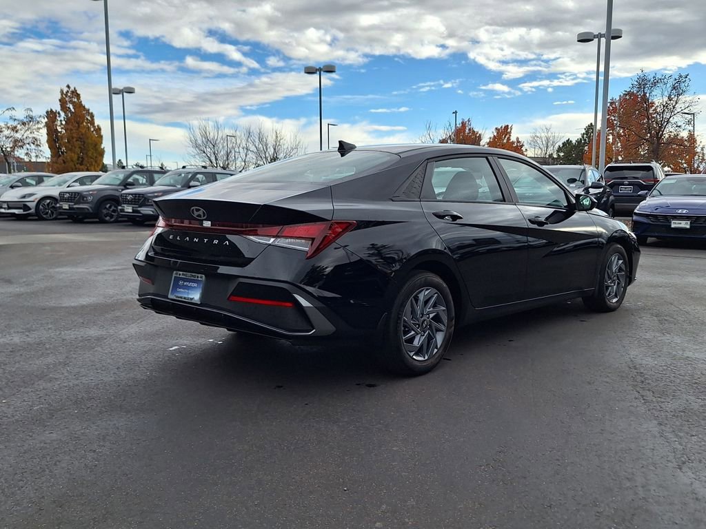 Used 2024 Hyundai Elantra SEL image 3
