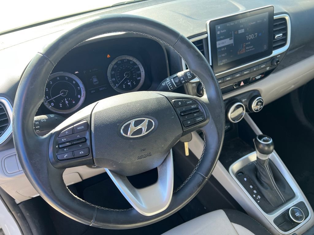 Used 2022 Hyundai Venue SEL image 12