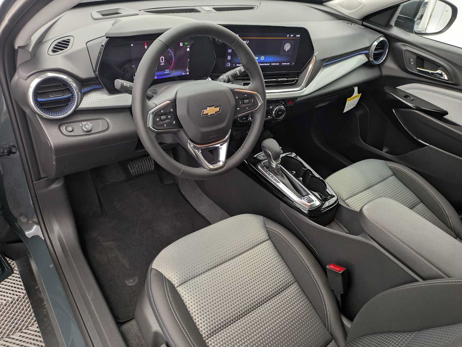 New 2026 Chevrolet Trax LT w/ Driver Confidence Package FWD image 2