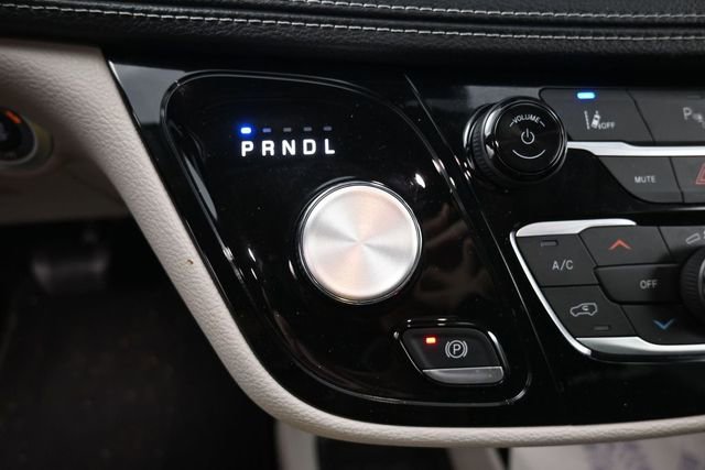 Used 2023 Chrysler Pacifica Touring-L FWD image 22